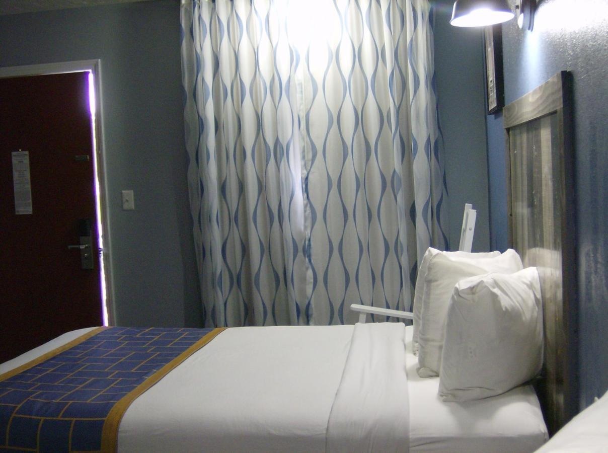 Days Inn & Suites By Wyndham Terre Haute Kültér fotó