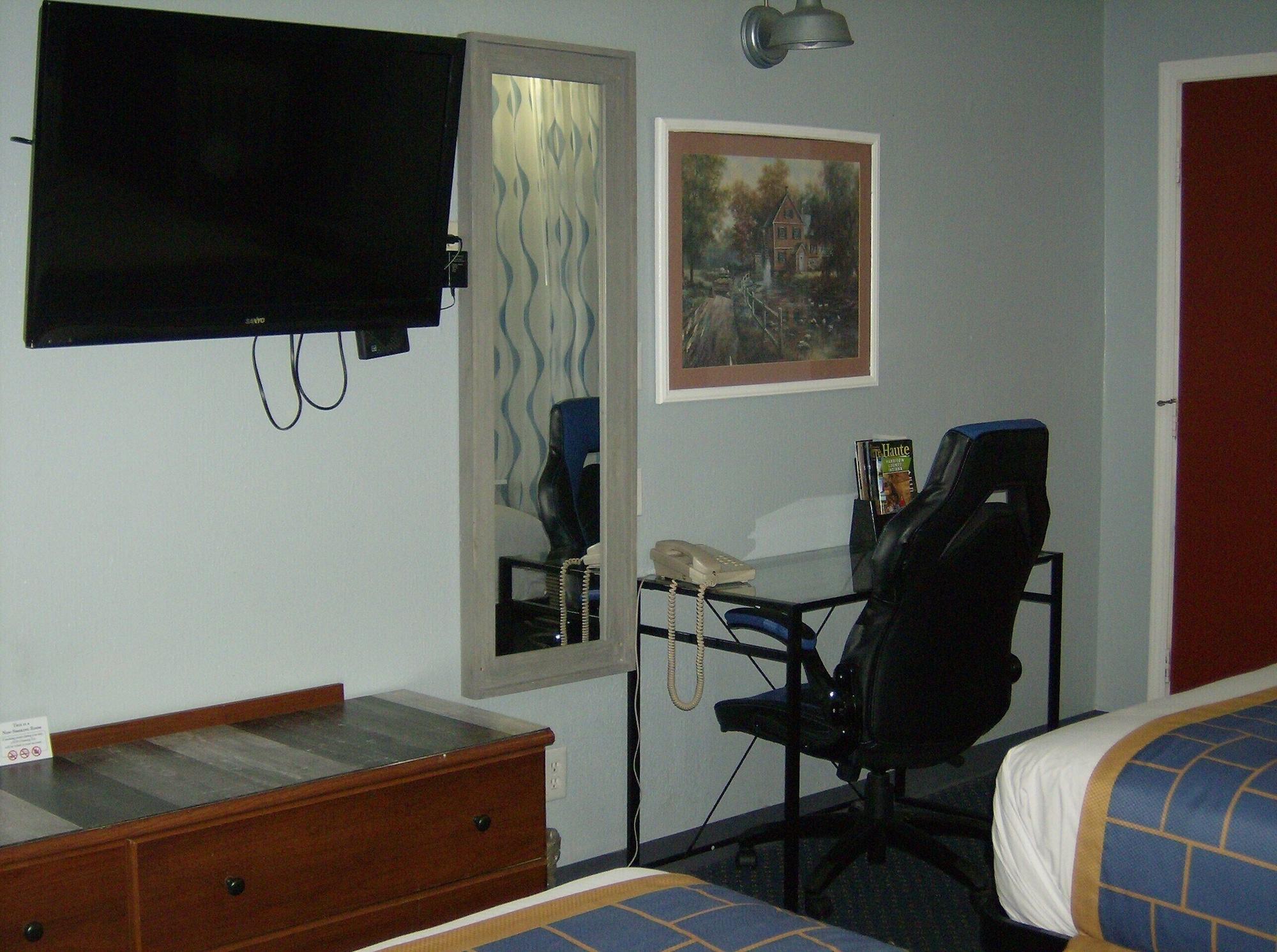 Days Inn & Suites By Wyndham Terre Haute Kültér fotó