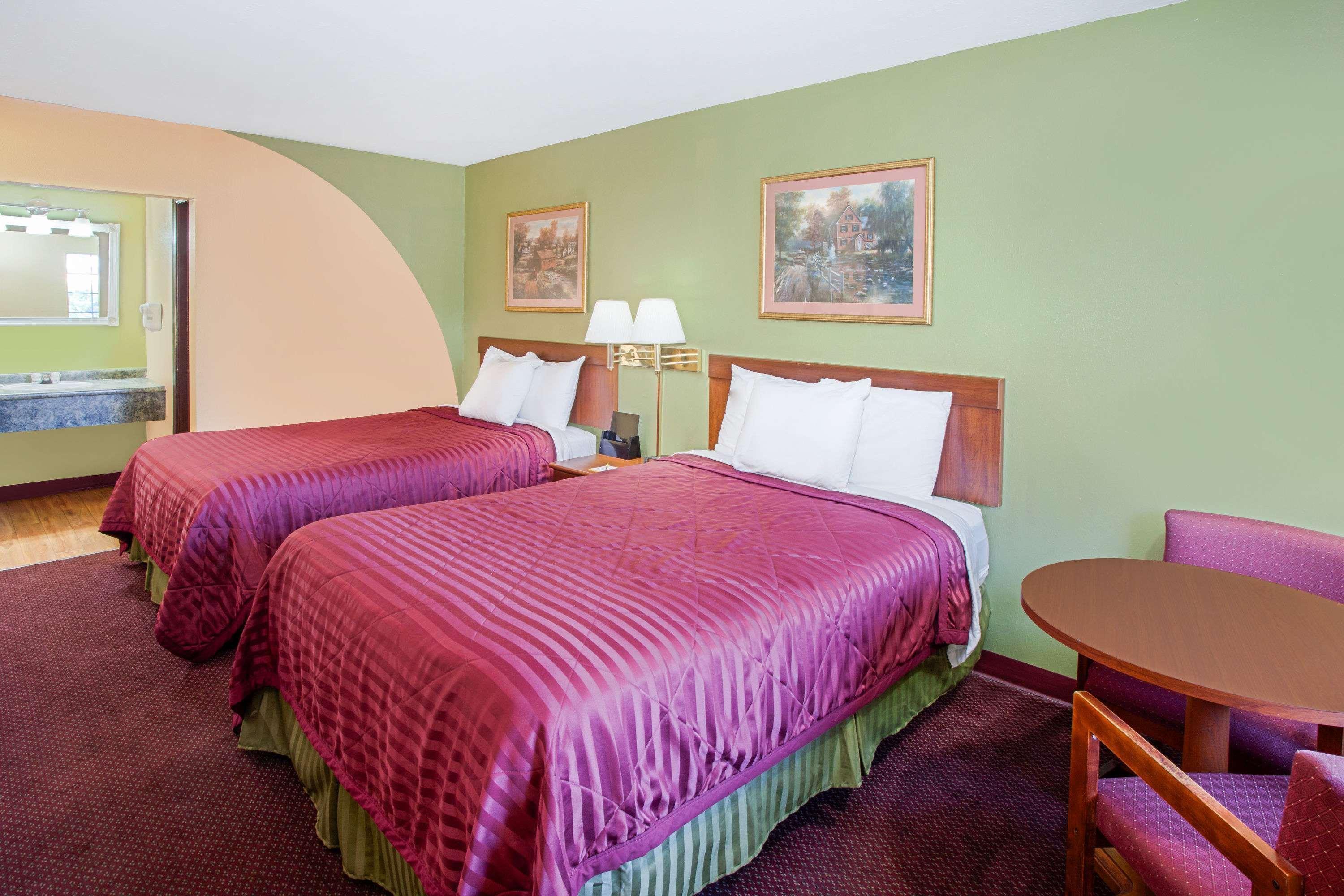 Days Inn & Suites By Wyndham Terre Haute Kültér fotó