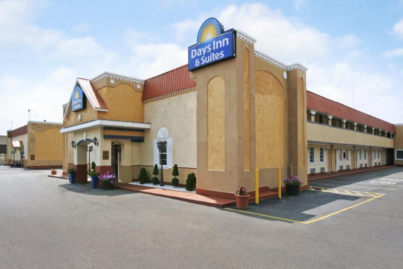 Days Inn & Suites By Wyndham Terre Haute Kültér fotó